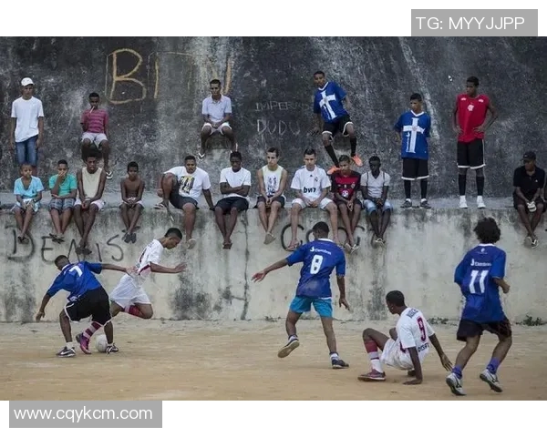 足球职业生涯的全景探索与成长之路：从青训到巅峰的蜕变与挑战