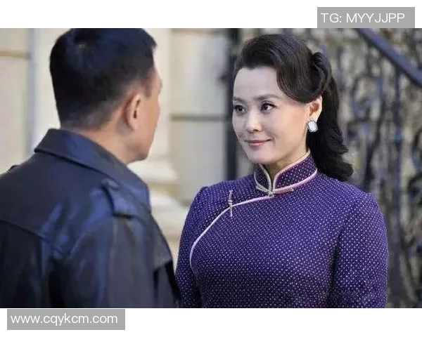 古典美女足球明星的优雅魅力与运动激情交织的传奇故事